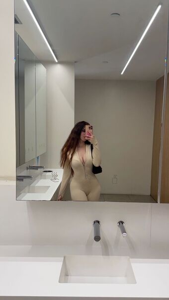 Zeling Nakenläckor OnlyFans Foto 23