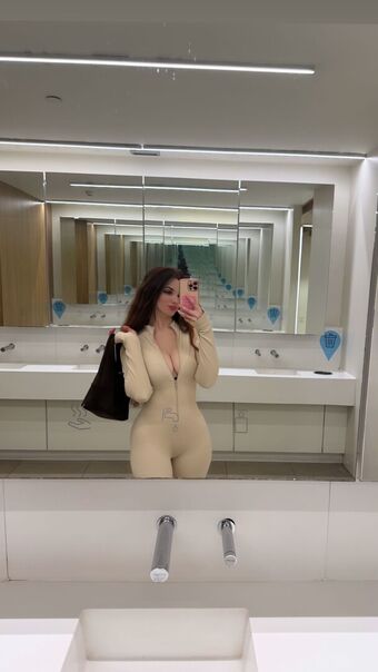 Zeling Nakenläckor OnlyFans Foto 24