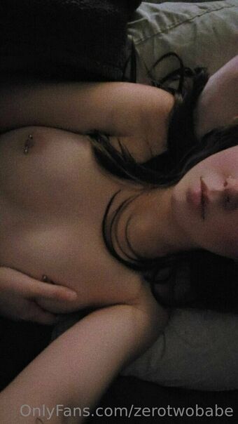 zerotwobabe Nakenläckor OnlyFans Foto 32