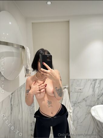 Zoefox Nakenläckor OnlyFans Foto 3